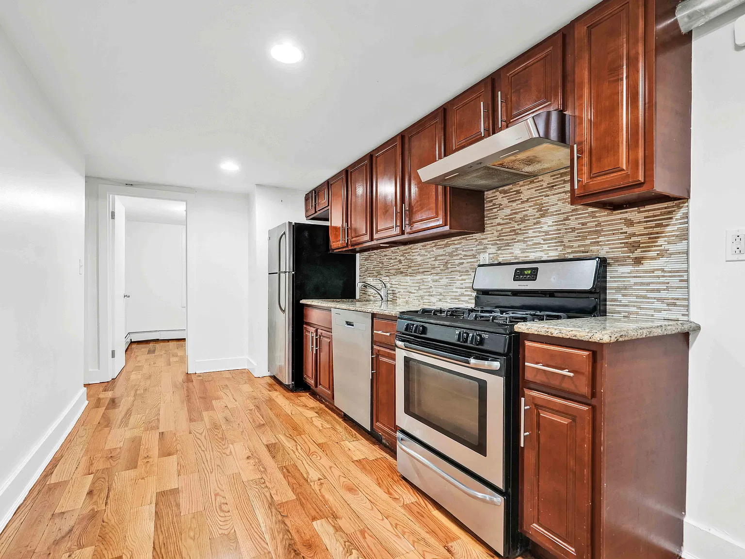 928 Lafayette Avenue — Photo 4