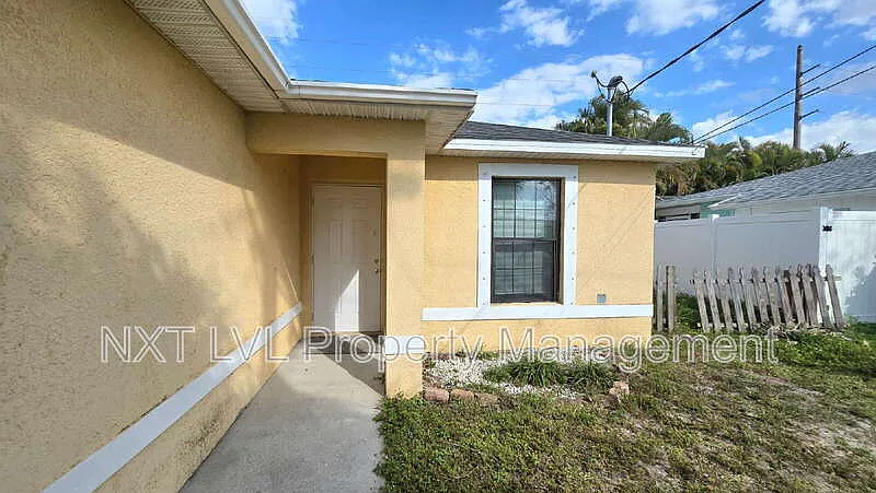 Building Photo - 301 NE 24th Ave