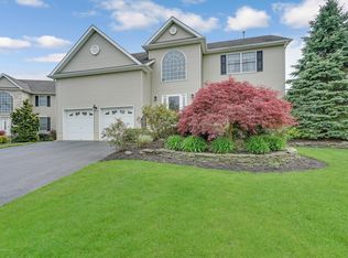 8 Alexandria Ct, Eatontown, NJ 07724