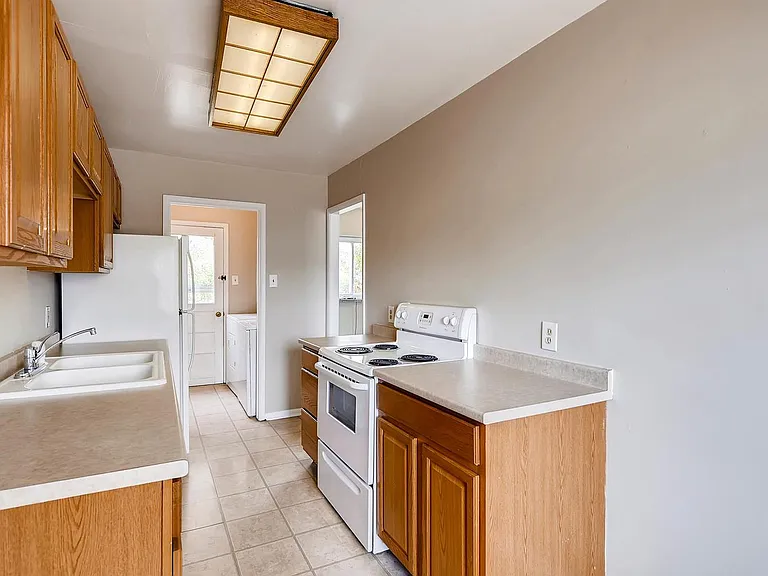 3074 S Fairfax St — Photo 5