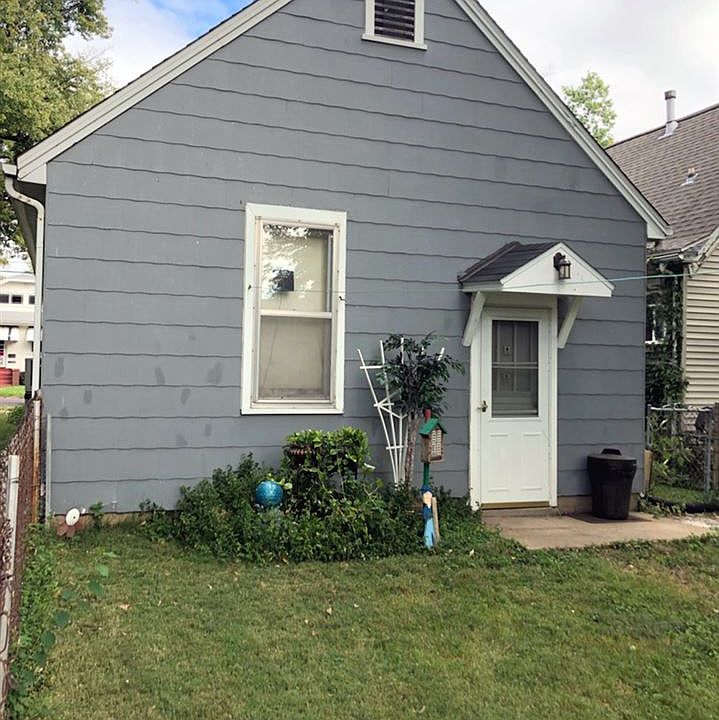 2nd image of 2701 N California Ave
