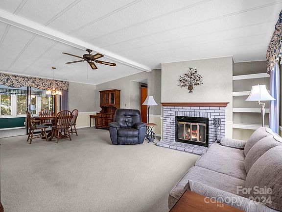 4th image of 225 Cranbrook Cir