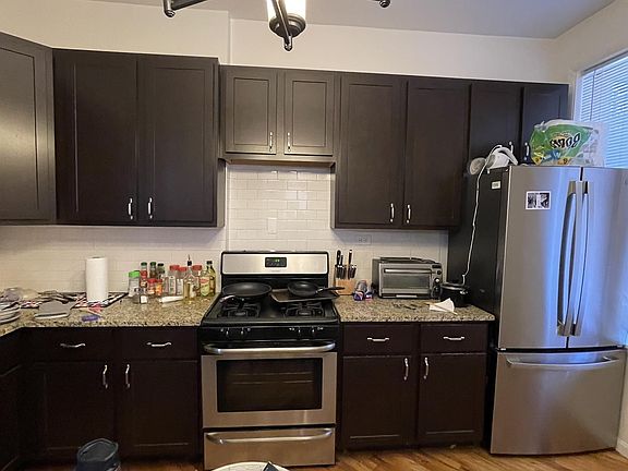 2nd image of 906 N Damen Ave #2R
