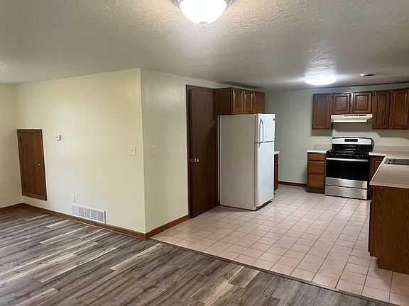 4th image of 750 Lakeview Dr APT 2