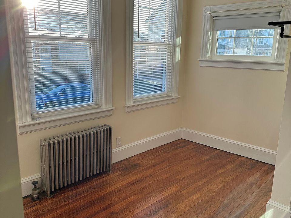 2nd image of 62 Fort St #1