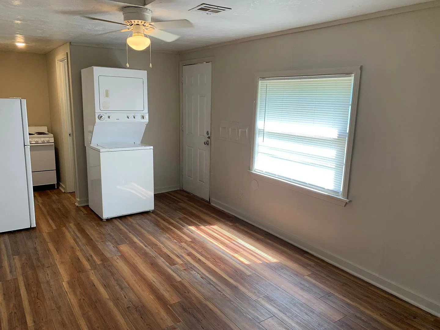 127.2 - 311 S. Lewis #2 — Photo 4