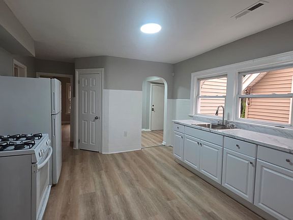 2nd image of 431 Greenwich Ave #2