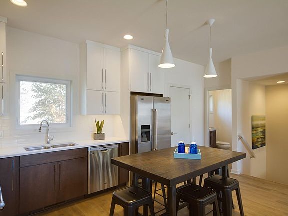 4th image of 377 Macatawa Park