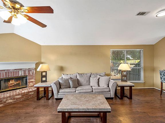 5th image of 513 Vicki Ln