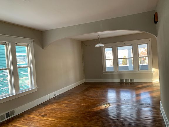 4th image of 76 Lincoln Blvd