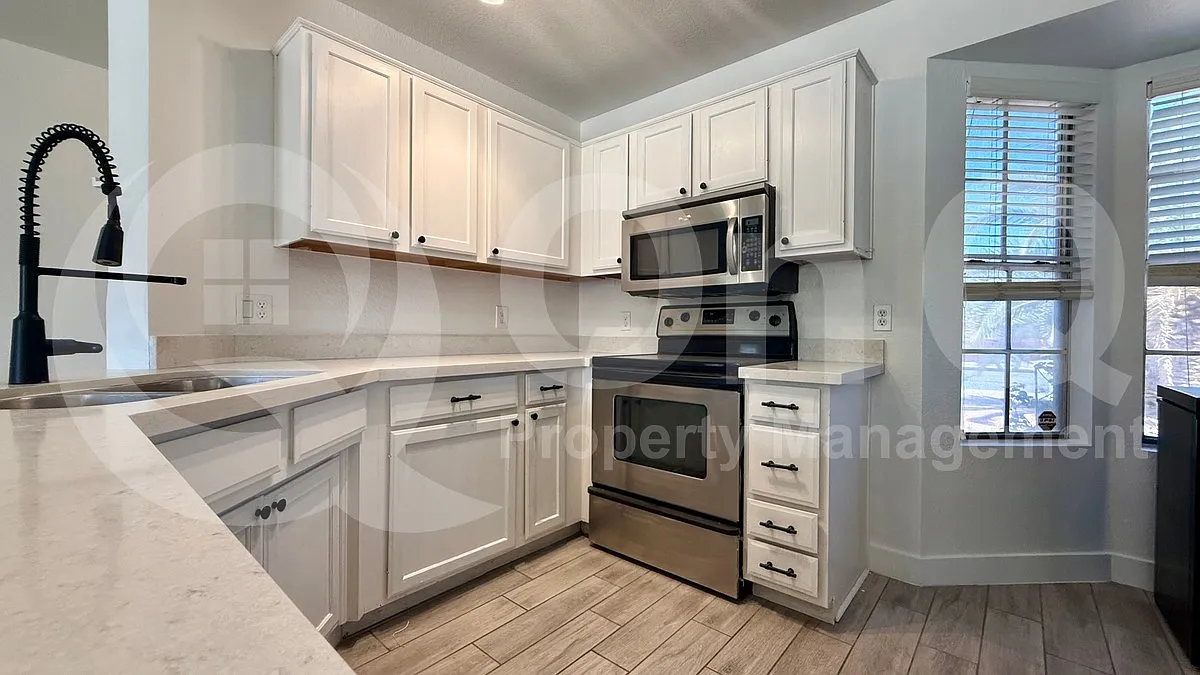 3 bed, 2.0 bath, 1354 sqft, $2,000 — Photo 4