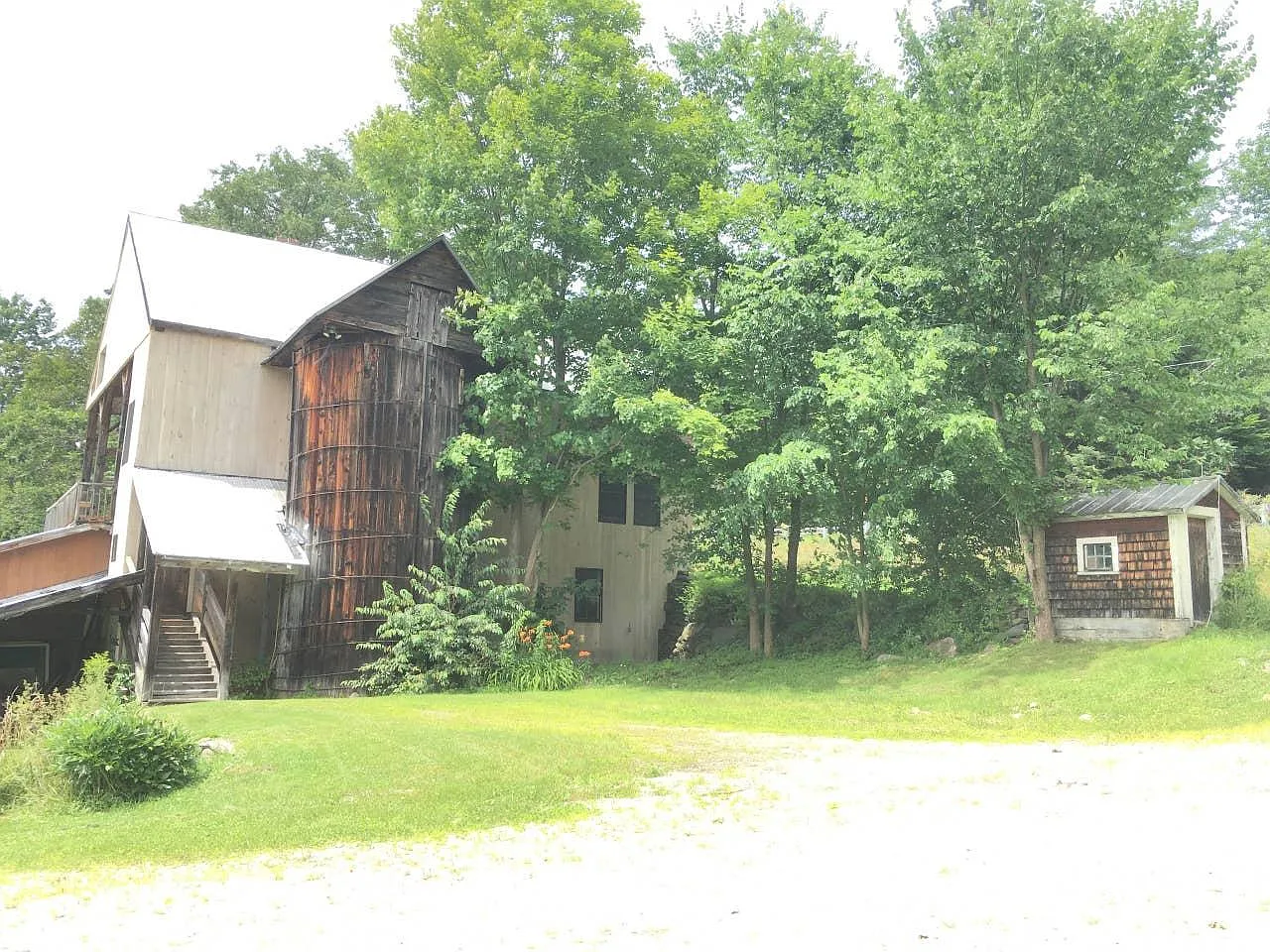 4 bed, 2500 sqft, $3,000 — Photo 2