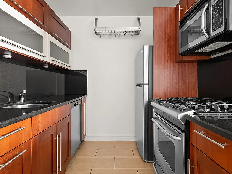 649 Washington Ave #1C — Photo 3
