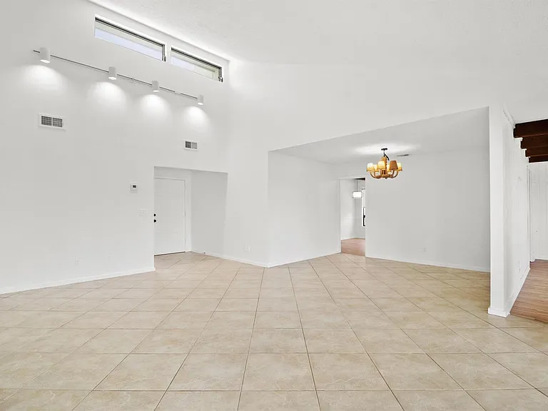 65 Pinehill Trl W — Photo 12