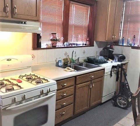 5th image of 8337 S Maryland Ave #1