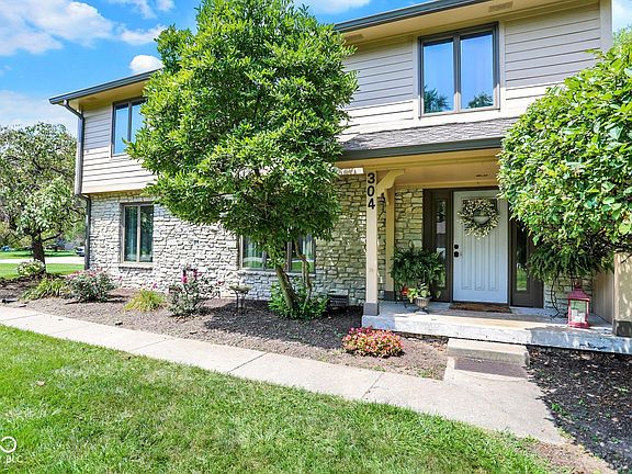 2nd image of 304 Oak Boulevard South Dr