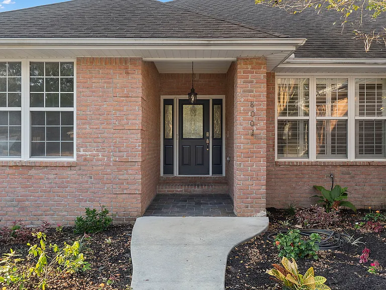 800 Shadow Ridge Dr — Photo 1