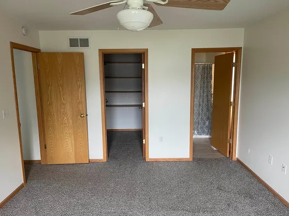 813 N 14th St, Indianola, IA 50125
