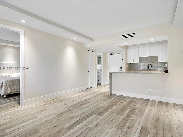 230 Lakeview Dr #106 — Photo 15