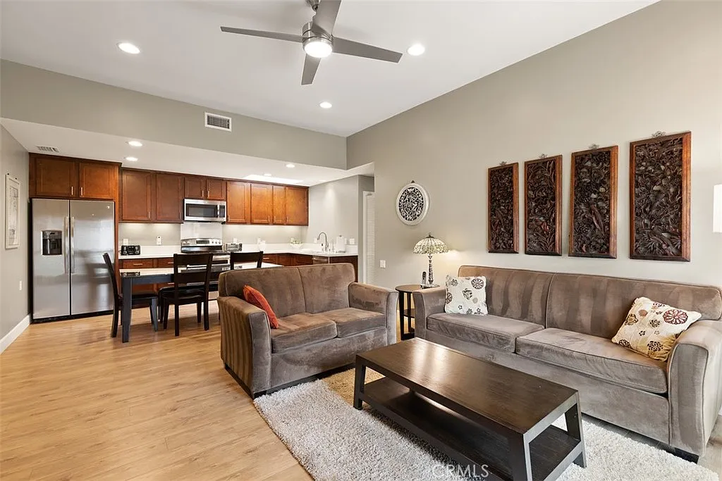 2 bed, 866 sqft, $2,900 — Photo 3