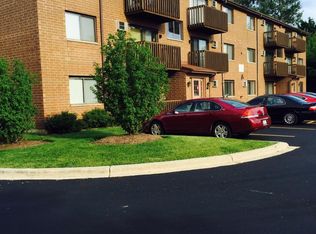 4711 Yender Ave APT 2B, Lisle, IL 60532