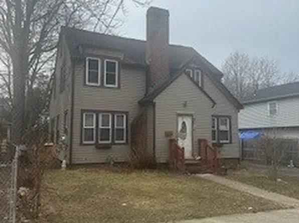 72 Fenwick St, Springfield, MA 01109