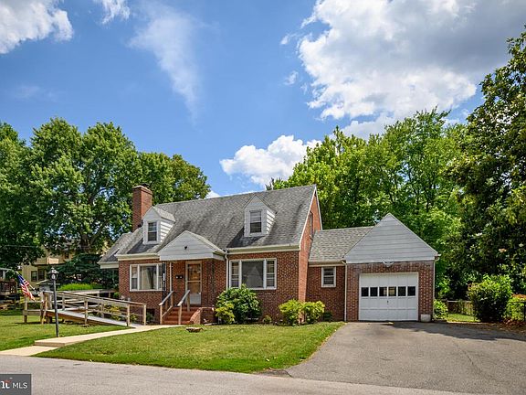 2nd image of 211 Hillendale Ave