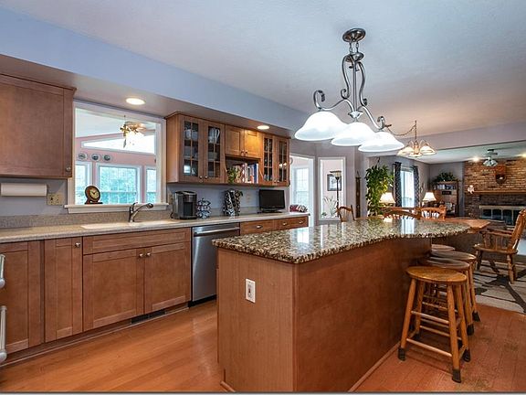 3rd image of 49 Jefferson Dr