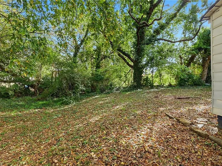 2051 Bloomfield Dr — Photo 20