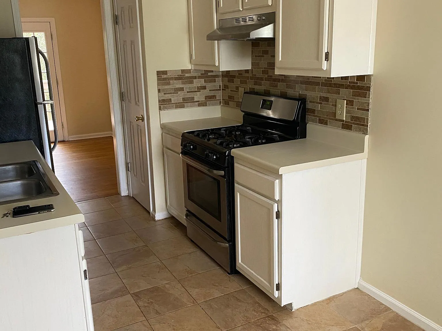 3 bed, 1394 sqft, $1,850 — Photo 4