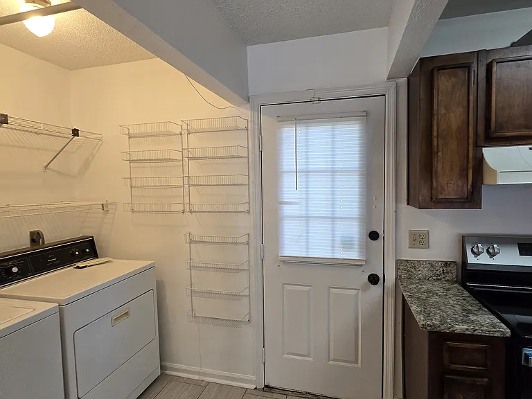 2218 Timberwood Cir N — Photo 16