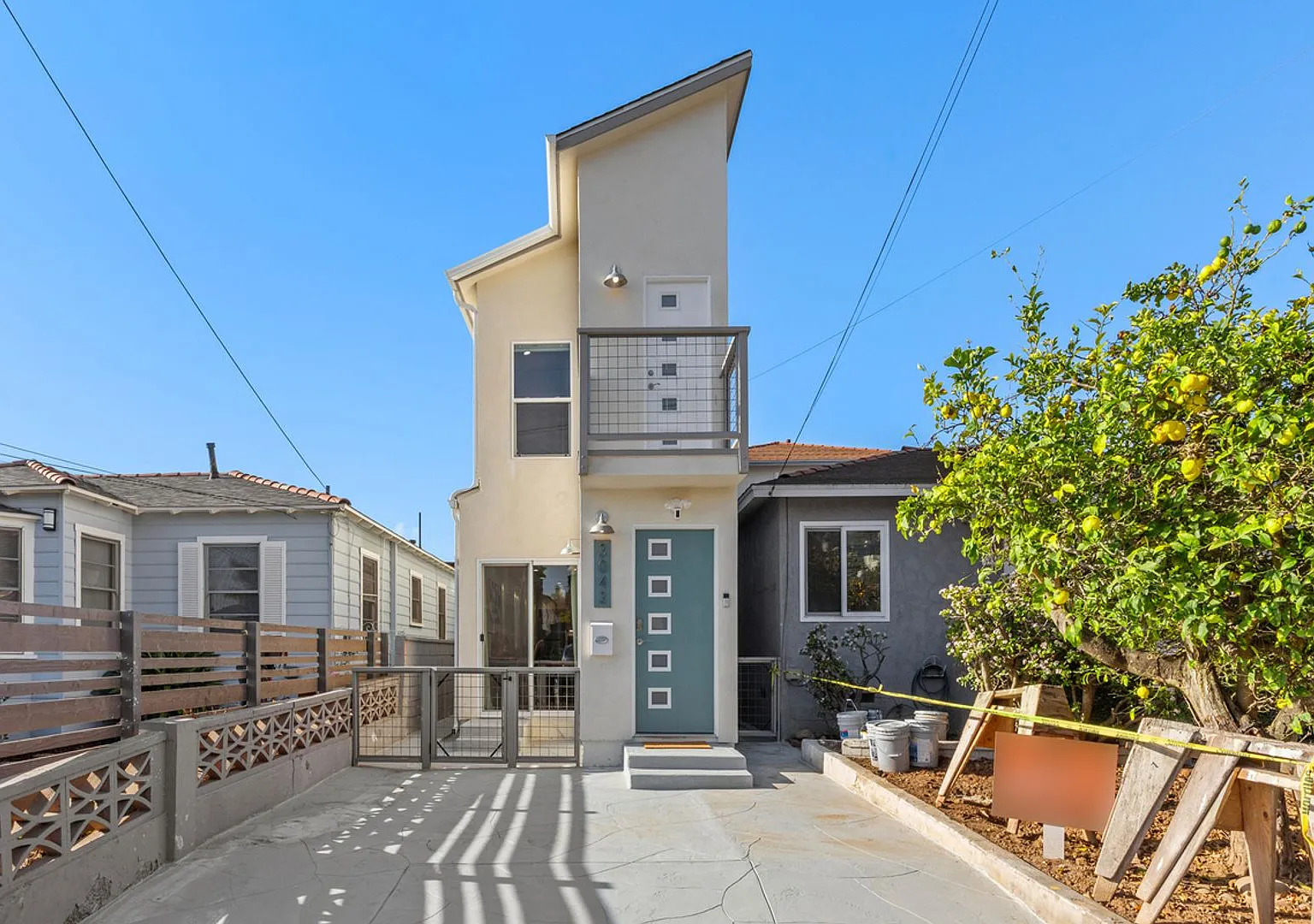 New built and fully furnished 2 bed 2. 5 baths in Point Loma — Photo 1