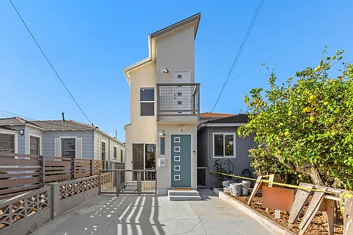 3043 Oliphant St Photo 1