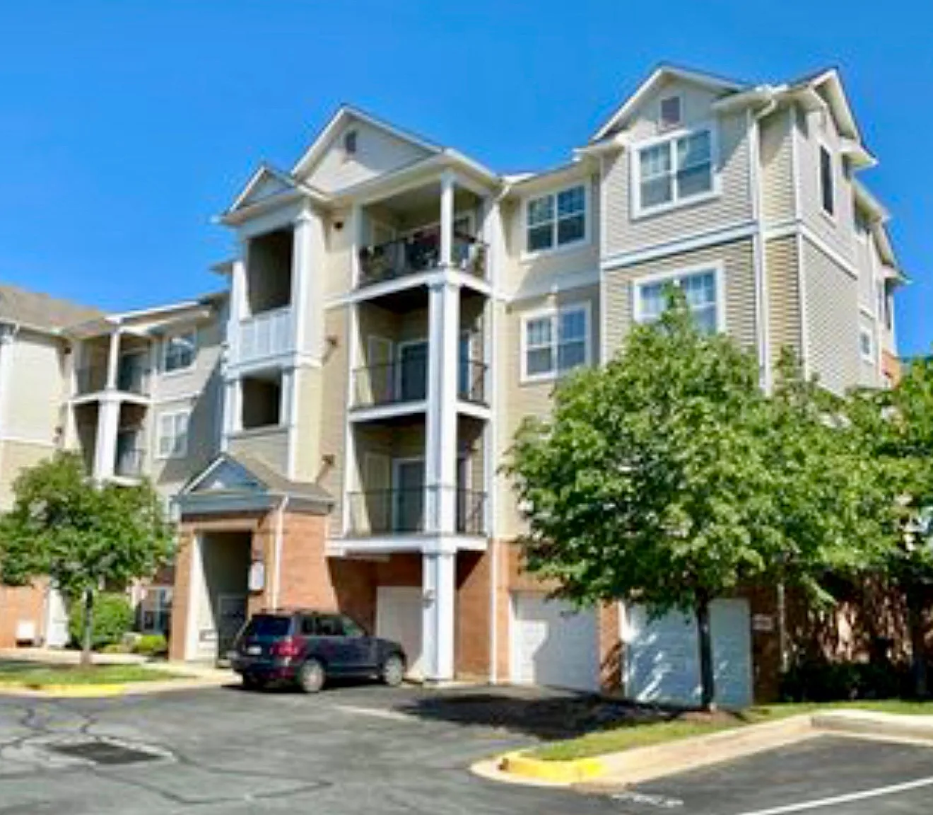 2 bed, 983 sqft, $2,100 — Photo 1