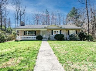 25 Apple Creek Ln, Hendersonville, NC 28792