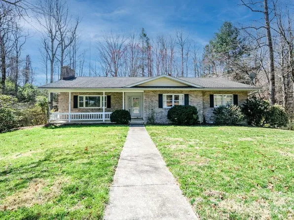 25 Apple Creek Ln, Hendersonville, NC 28792