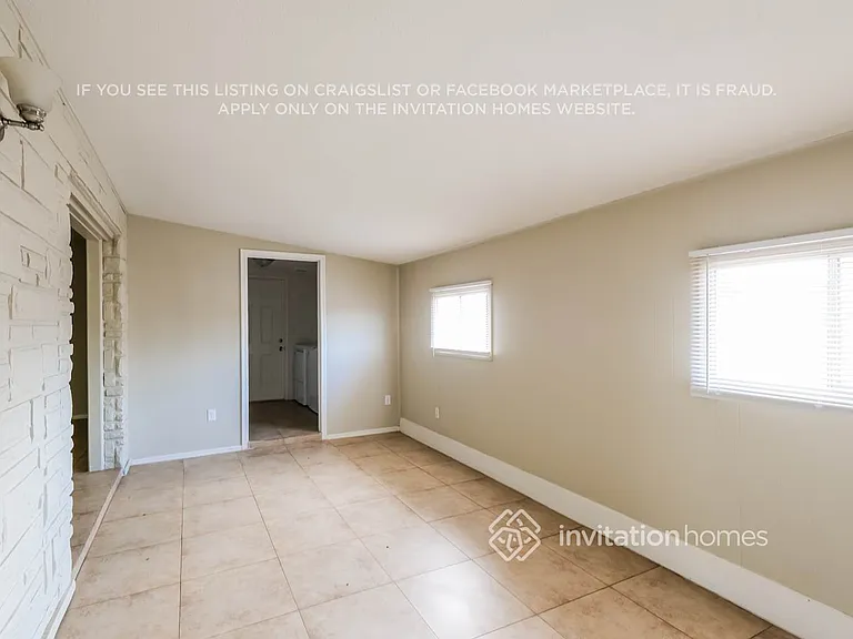 823 W 17th Pl — Photo 4