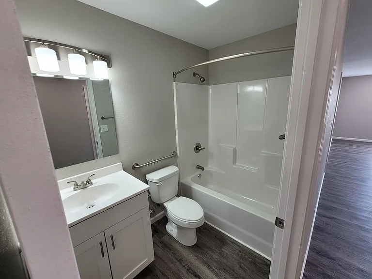 100 Whispering Meadows Dr — Photo 9