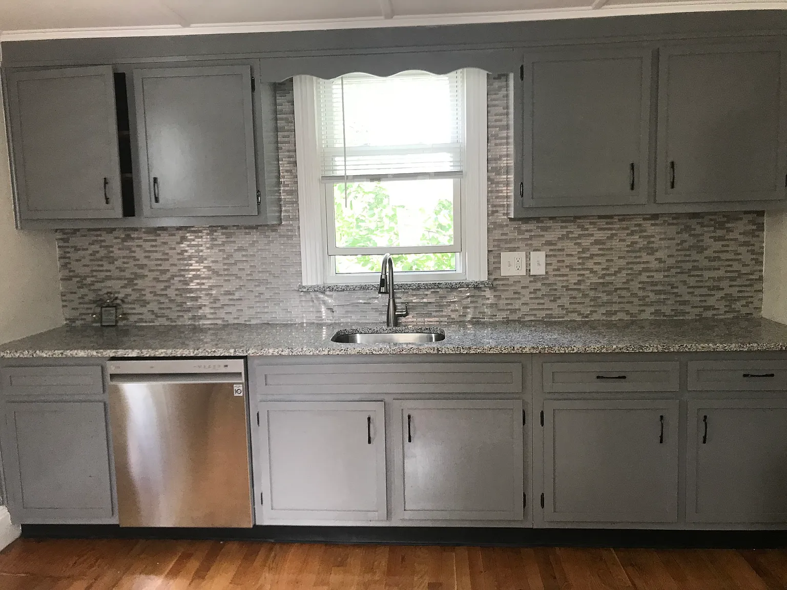 2 bed, 1150 sqft, $2,700 — Photo 3