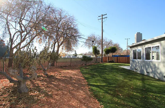 2045 Larsen Ct — Photo 1