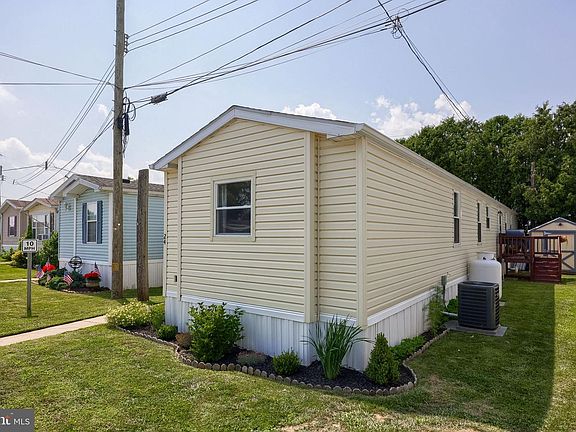 3rd image of 24 Highland Ct