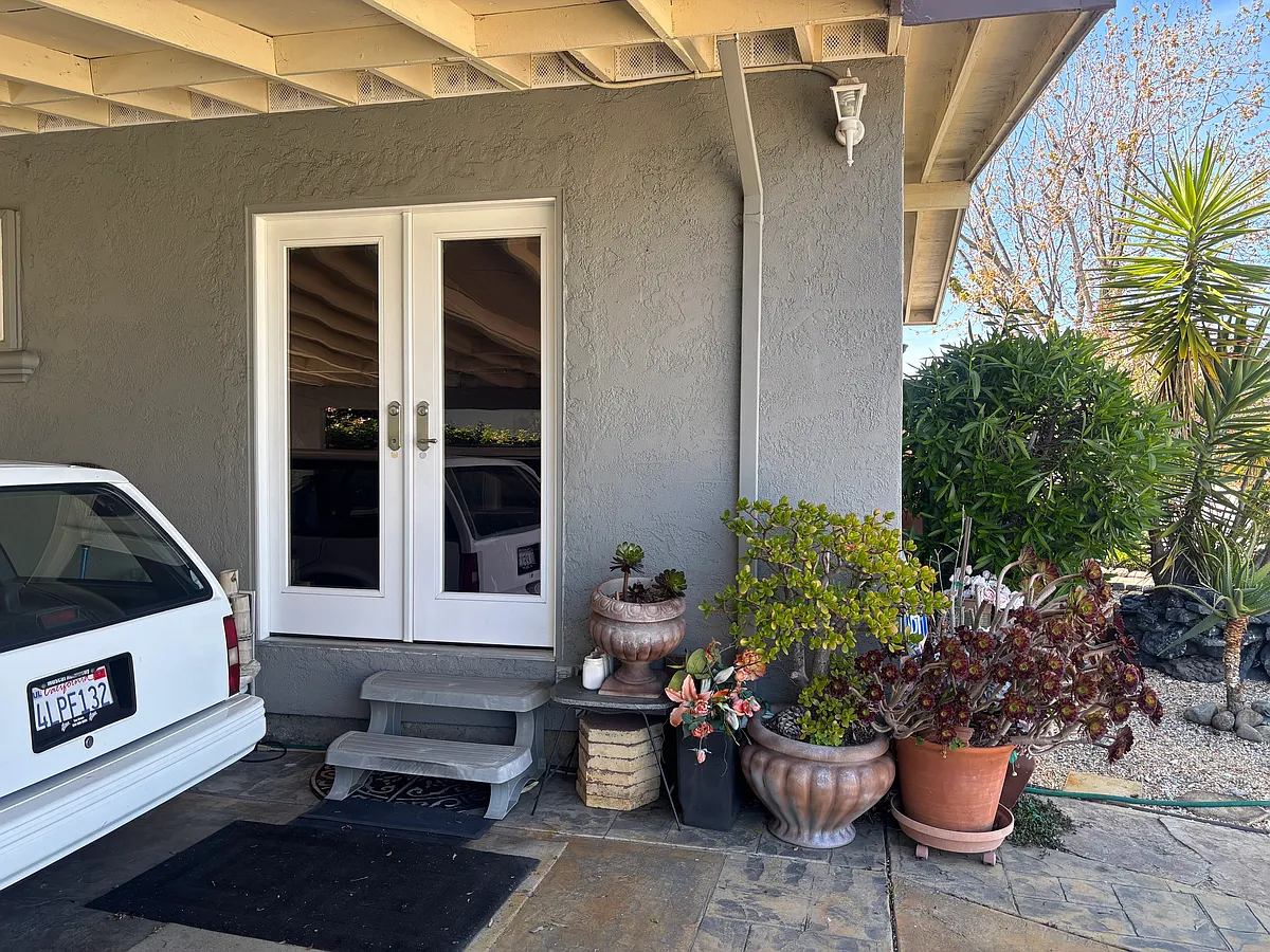 Private Entrance - 2358 David Ct