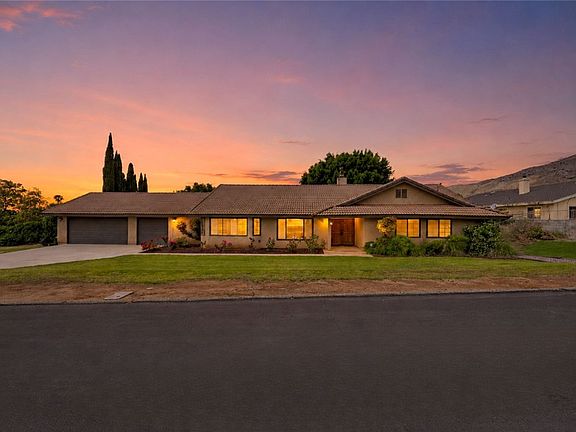 2nd image of 6884 Darlene Ln