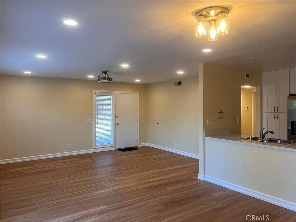 3 bed, 1144 sqft, $4,000 — Photo 4