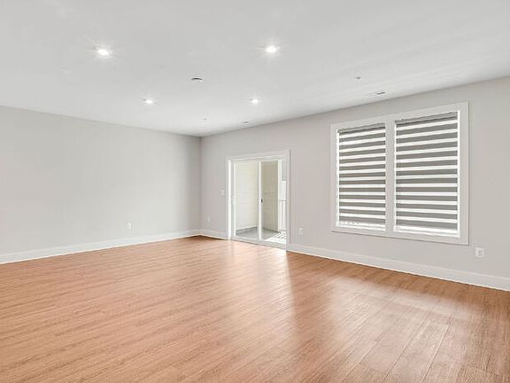 5th image of 1013 N Lombardy St #B