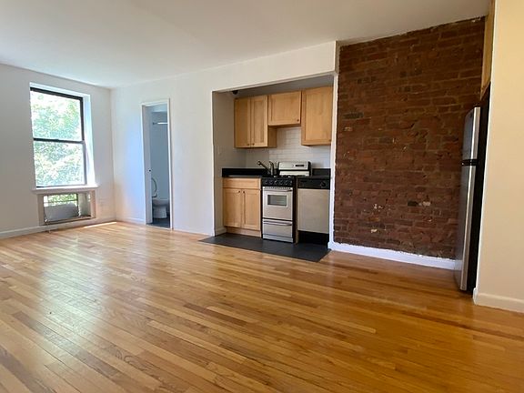 4th image of 30 Charlton St APT 4G