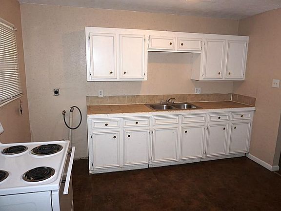 2nd image of 3022 Vance Ave