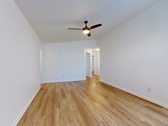 3rd image of 609 Glen Valley Trl