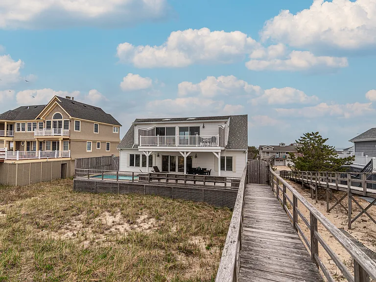 943 Dune Rd — Photo 1