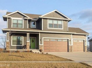 1476 Sugar Creek Cir, West Des Moines, IA 50266